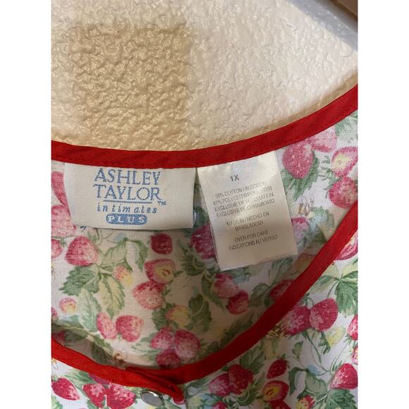 Ashley Taylor Intimates Plus Strawberry Print Button Up Mumu Nightgown Size 1X - Picture 3 of 14